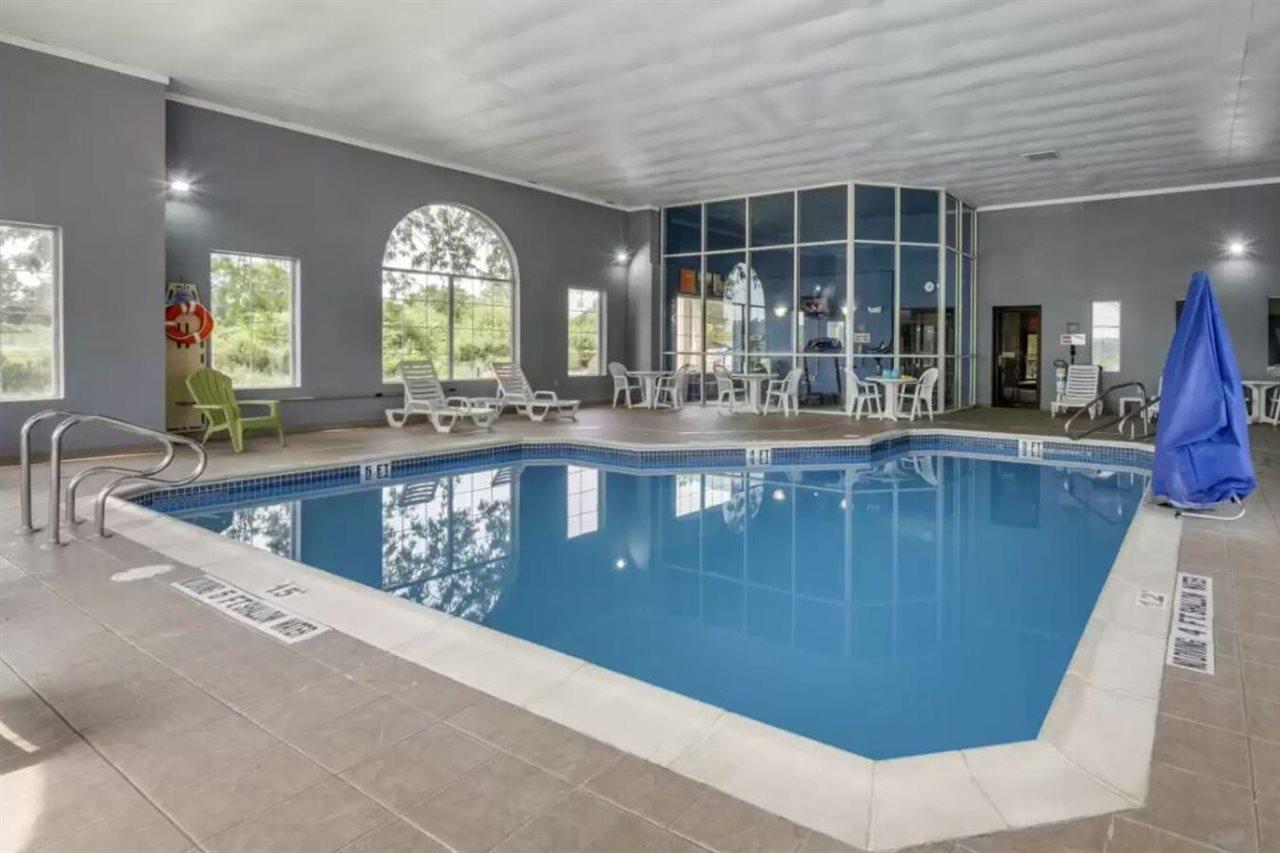 Comfort Meadowlands Inn Washington