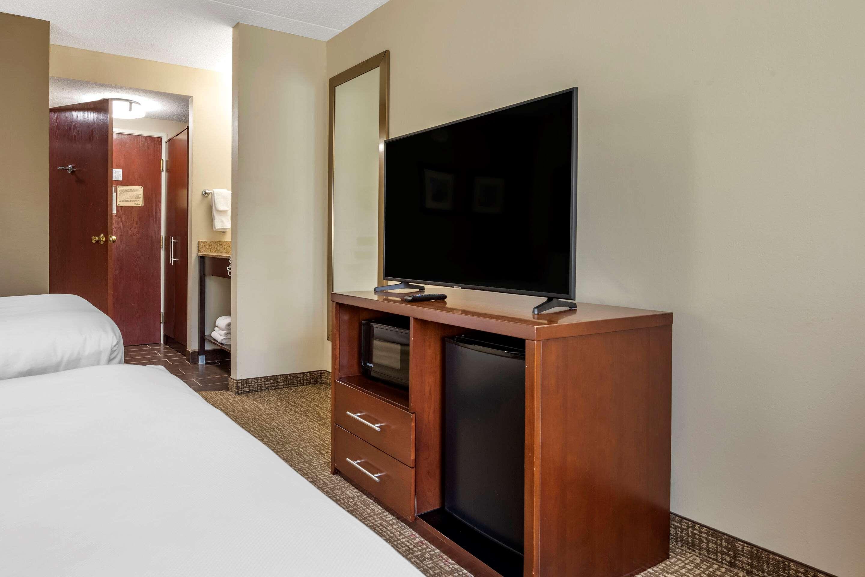 Comfort Meadowlands Inn