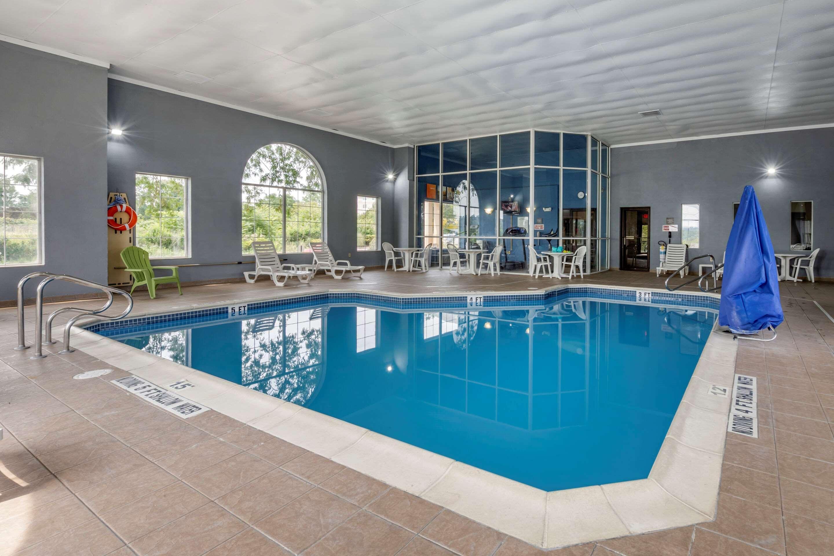 Comfort Meadowlands Inn 2*
